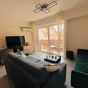  Appartement Les Arenes - Centre, 2 Pieces Recemment Renove De 45 M2 Avec Sa Terrasse De 10 M2 France